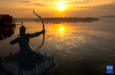   美麗中國(guó)丨日出日落畫(huà)江城 杳杳長(zhǎng)空斂云煙
